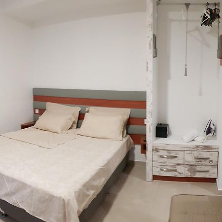 Ola Kala Apartments And Rooms Vlikhon Room photo