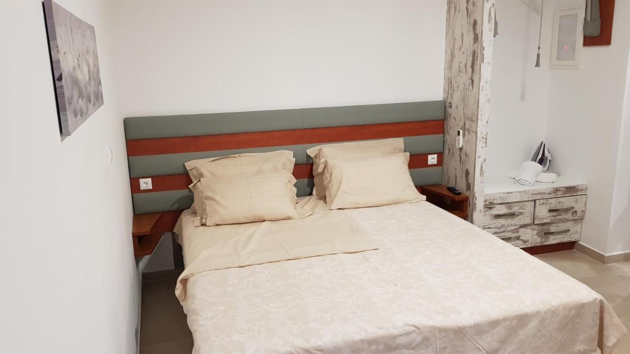 Ola Kala Apartments And Rooms Vlikhon Exterior photo