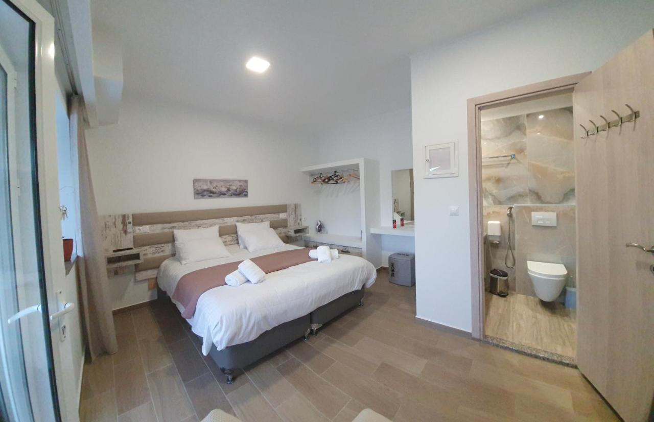Ola Kala Apartments And Rooms Vlikhon Exterior photo