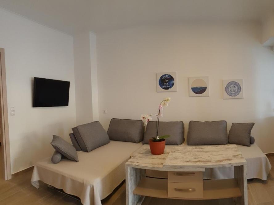 Ola Kala Apartments And Rooms Vlikhon Exterior photo