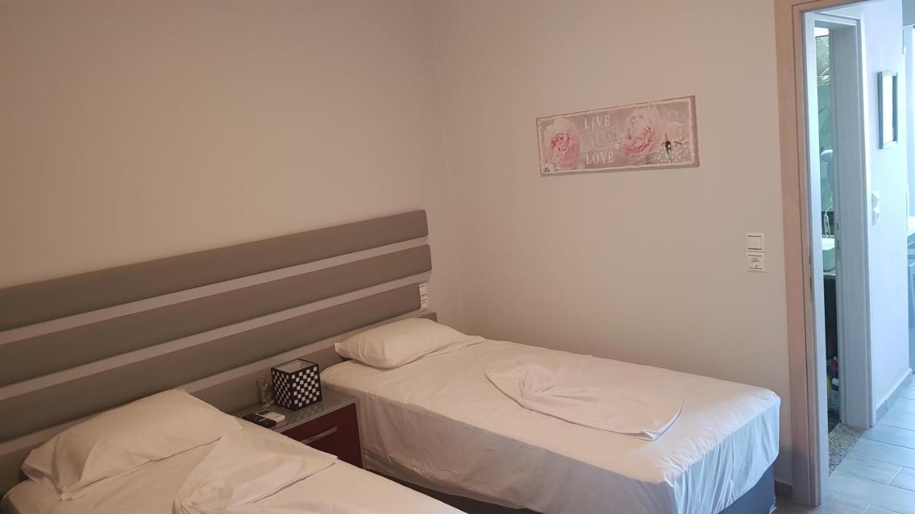 Ola Kala Apartments And Rooms Vlikhon Exterior photo