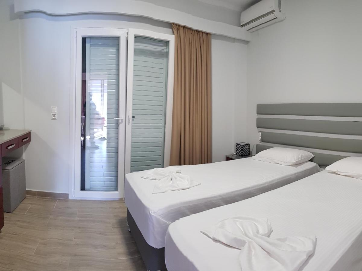 Ola Kala Apartments And Rooms Vlikhon Exterior photo