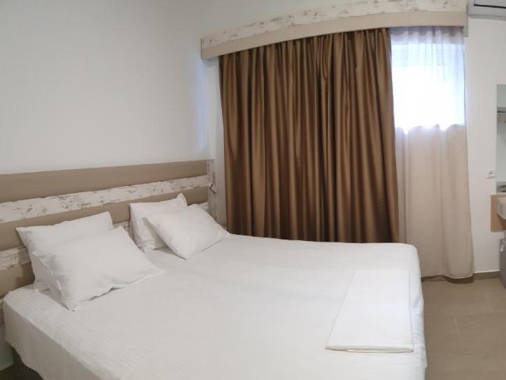 Ola Kala Apartments And Rooms Vlikhon Room photo