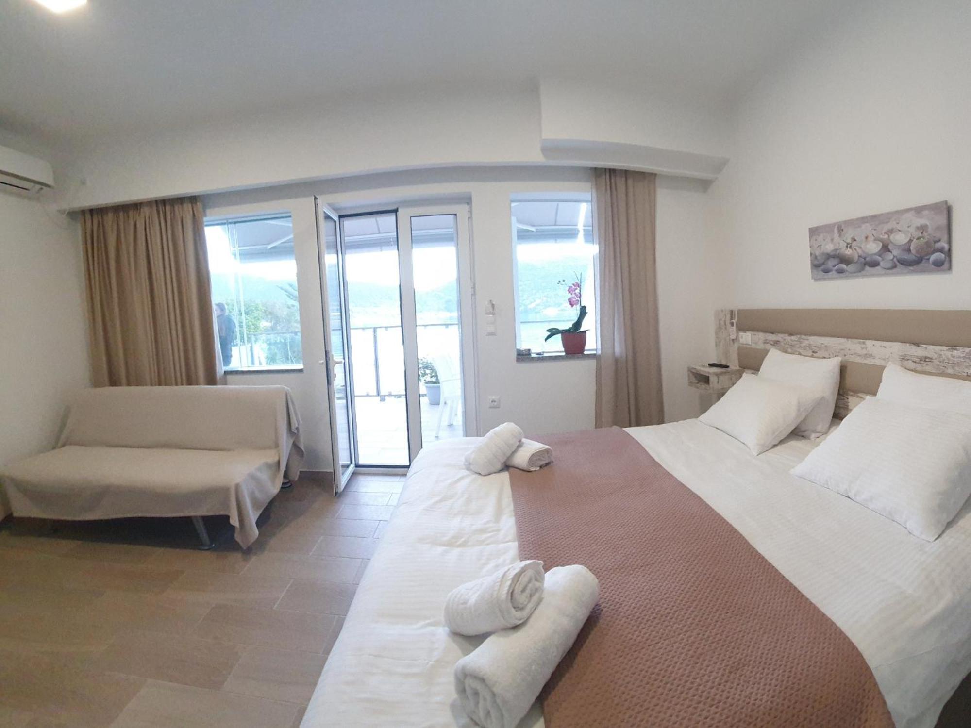 Ola Kala Apartments And Rooms Vlikhon Room photo