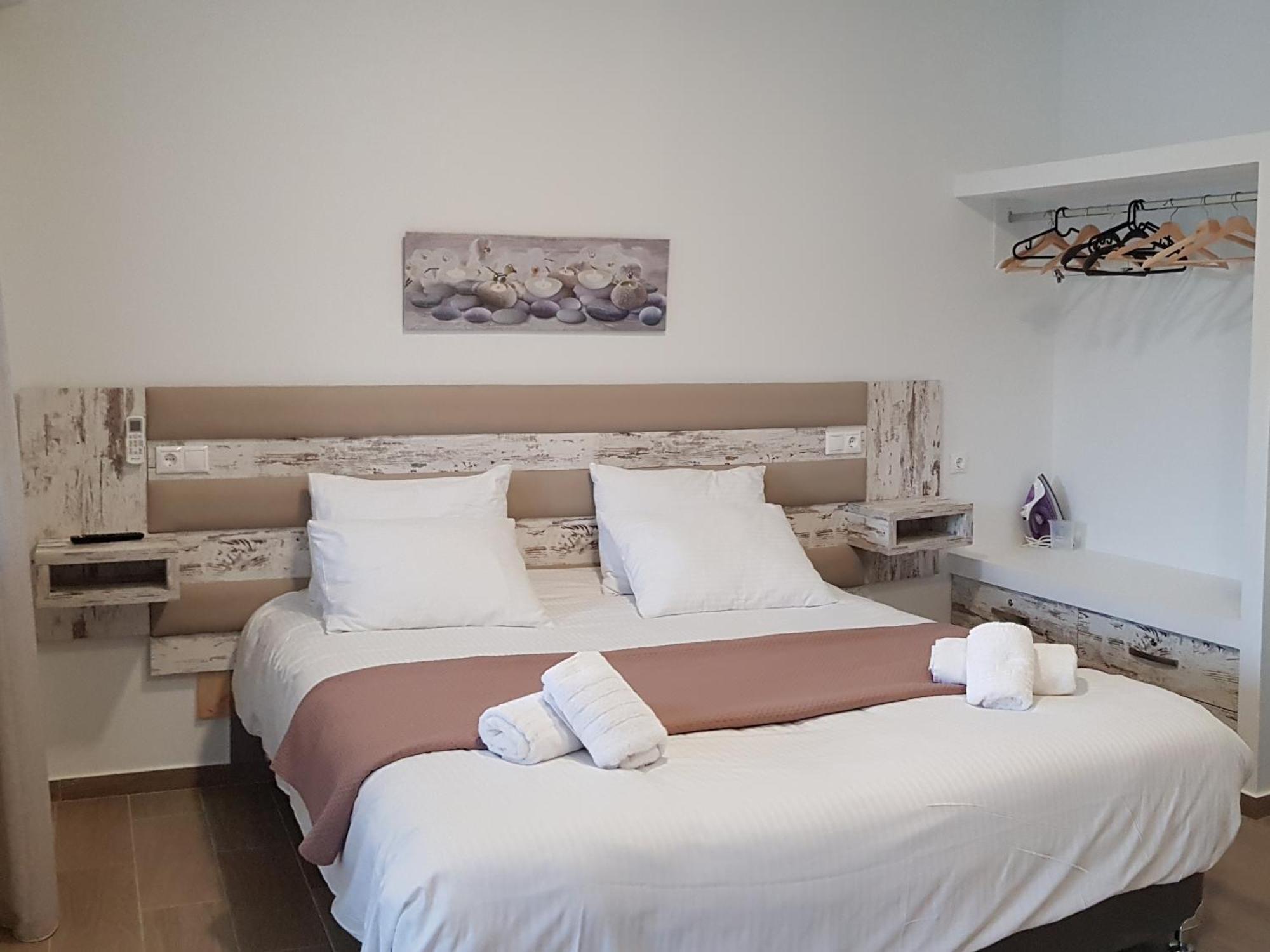 Ola Kala Apartments And Rooms Vlikhon Room photo